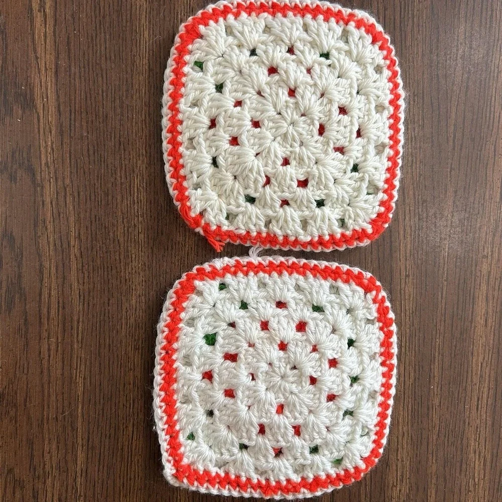 Vintage 70s Cottagecore Handmade Crochet Rose Granny Square Pot Holder Set Of 2